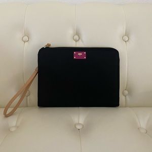 ❌𝗦𝗢𝗟𝗗❌New W/O Tag Kate Landry Large Wristlet Black